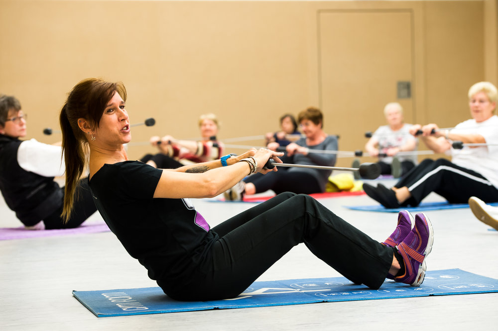 Frau Situp Kernkraeftigung Matte Fitness